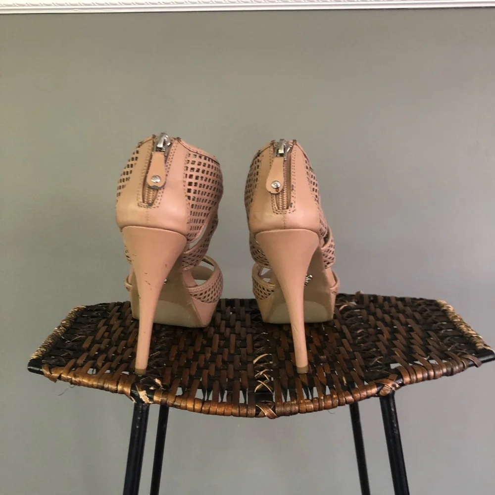Vera Wang Heels - Picture 4 of 8